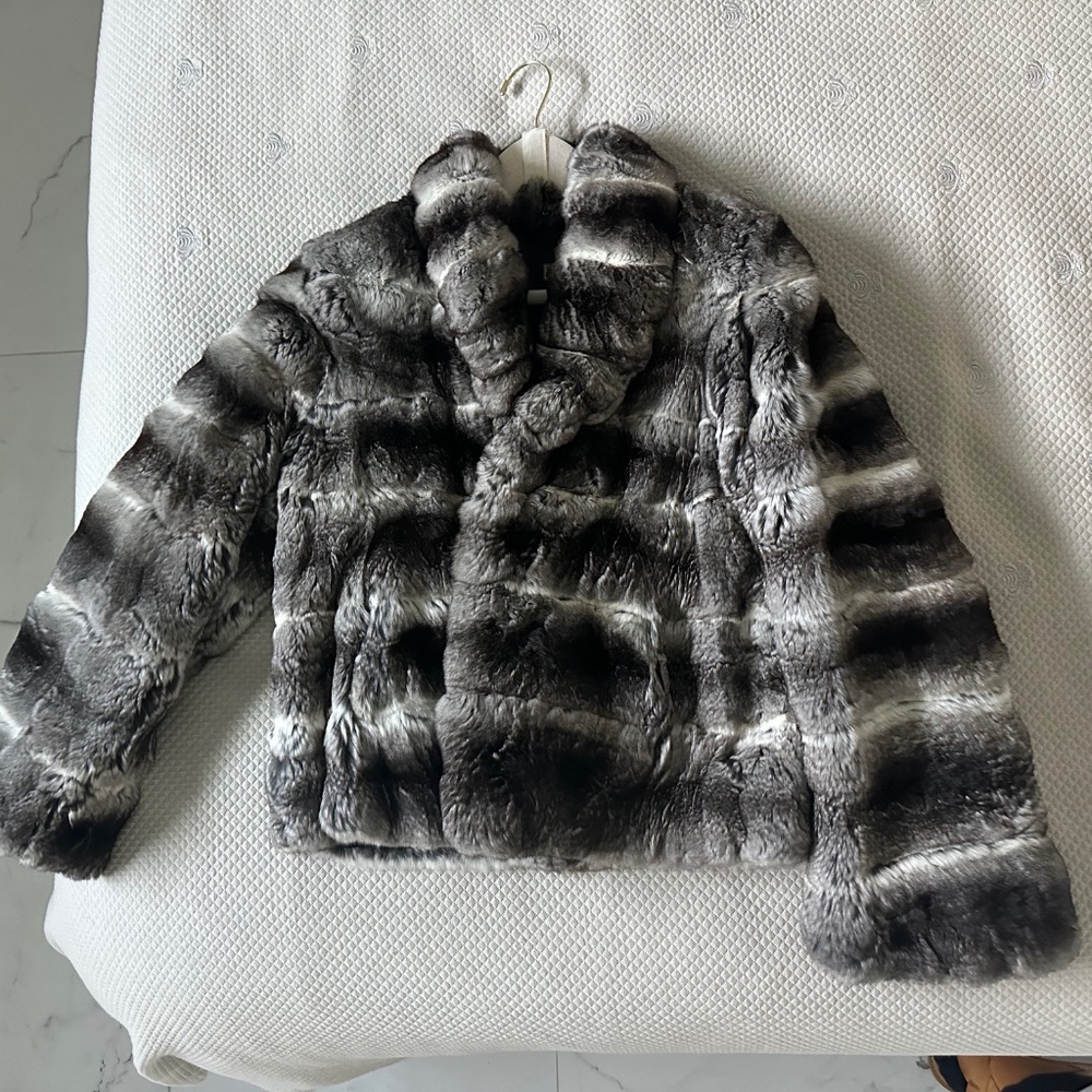 Authentic Genuine Chinchilla Waist-Length Jacket in Medium, Pristine Condition - Picture 5 of 9